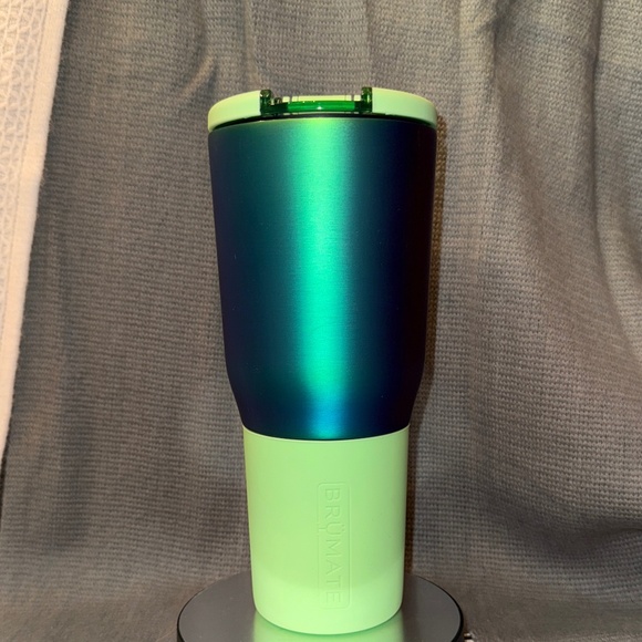 Brumate Custom NAV 35oz - Picture 4 of 4